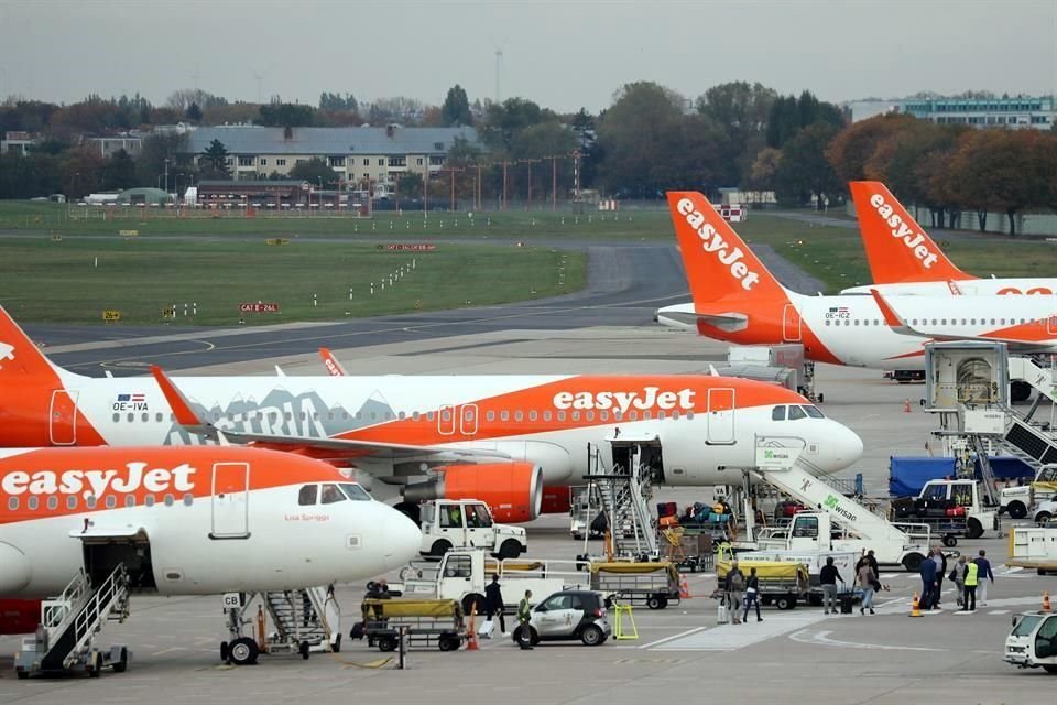 La decisión de EasyJet se debe a 'las restricciones de viaje sin precedentes impuestas por el Gobierno' y 'el confinamiento nacional' de muchos países para combatir el Covid-19.