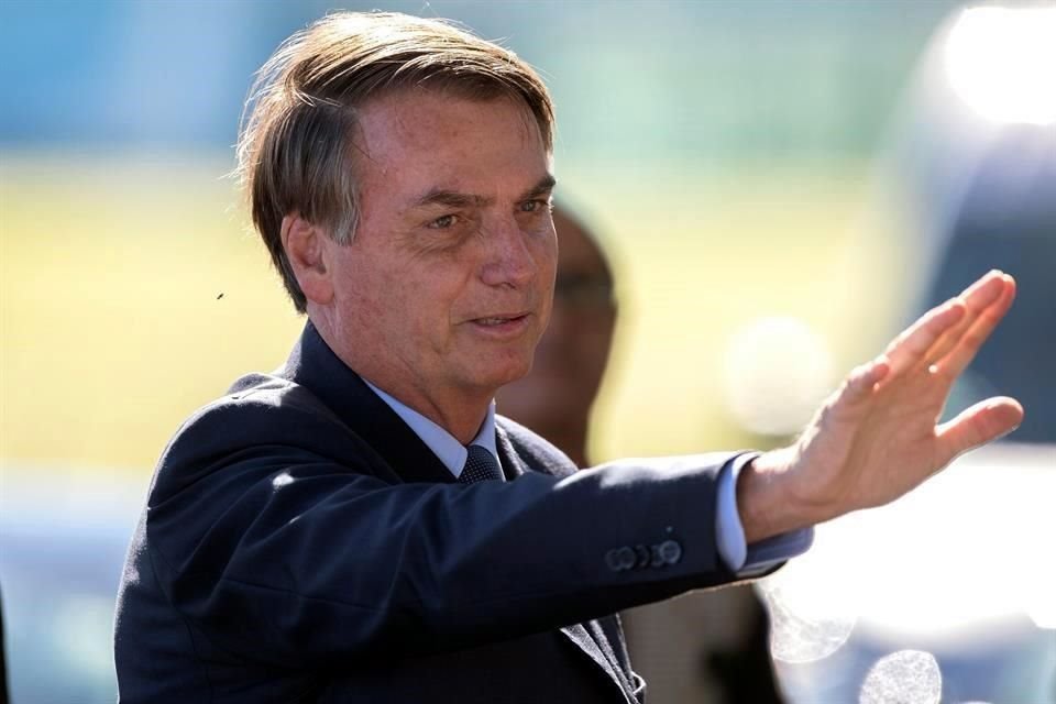 El Presidente de Brasil, Jair Bolsonaro, abandona este miércoles, el Palacio do Alvorada, en Brasilia.