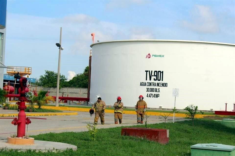 Trabajadores consideran que necesitan más termómetros para medir su temperatura.