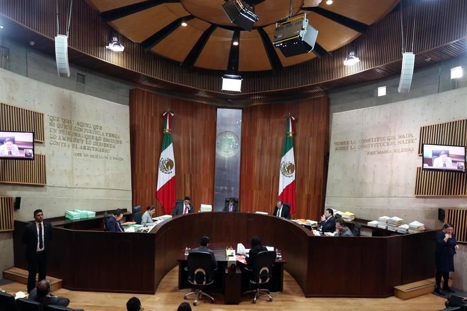 El PRD presentó un juicio electoral en el TEPJF contra el decreto con el que AMLO reduce tiempos fiscales de concesionarios de radio y TV.