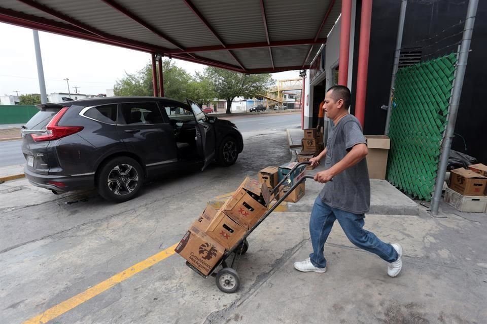 El Mandatario dijo que la producción de alcohol no está entre los rubros de industria considerados esenciales, por lo que deben parar según los lineamientos establecidos por el Gobierno federal.