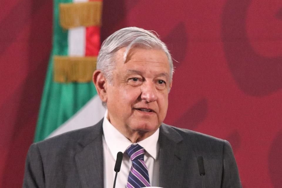 En su conferencia matutina, el Presidente López Obrador descalificó la petición y los señaló cómo 'un sector de la élite del poder'.