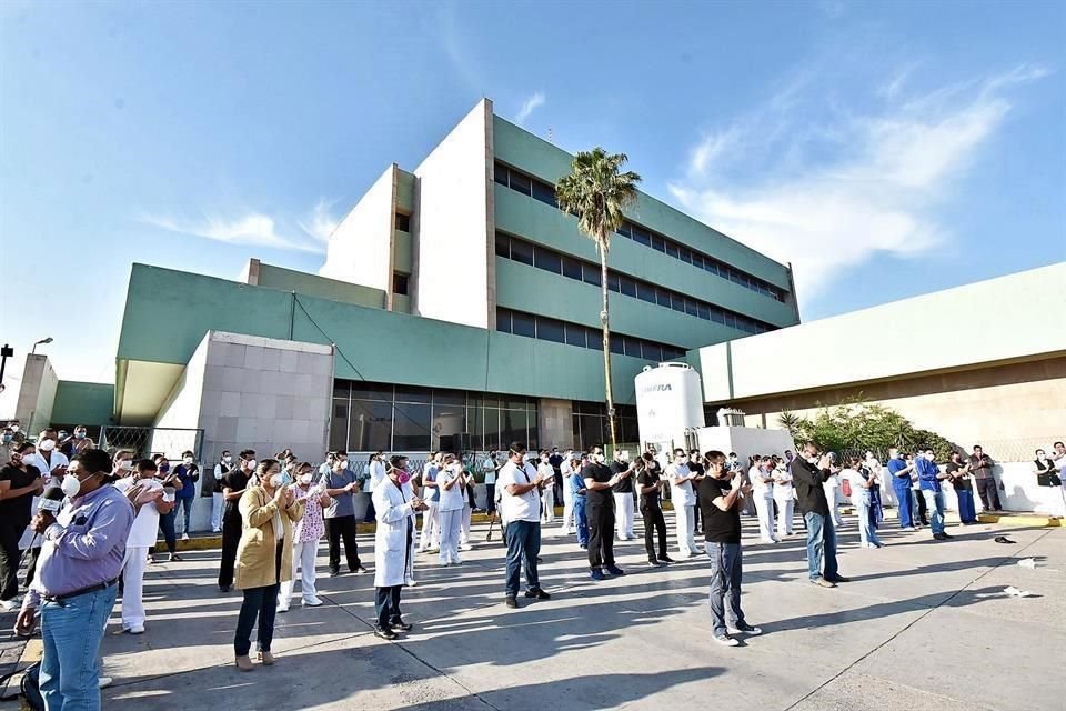 Una tía del médico de Monclova que falleció por Covid-19 reprochó que no se conozcan protocolos para que funerarias sepan cómo actuar.