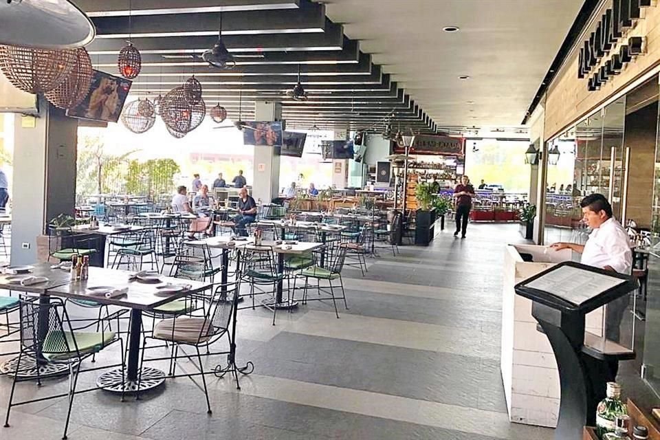 Las restricciones por la contingencia del Covid-19 ha provocado afectaciones a negocios y restaurantes de San Pedro.