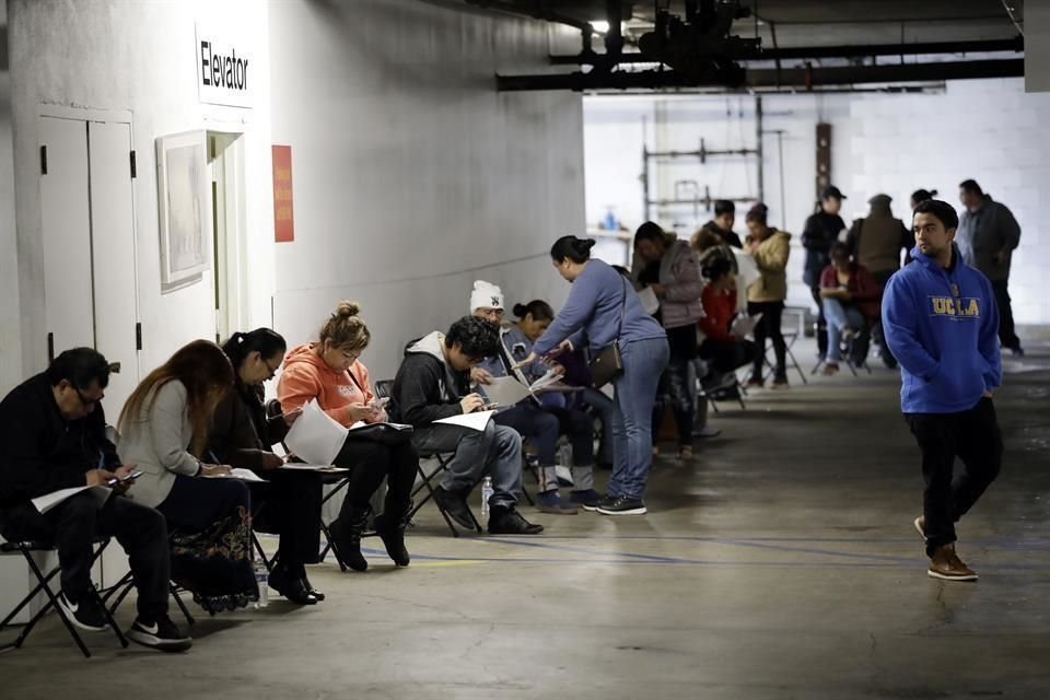 El promedio de solicitudes en cuatro semanas subió a 2.61 millones en la semana que terminó el 28 de marzo.