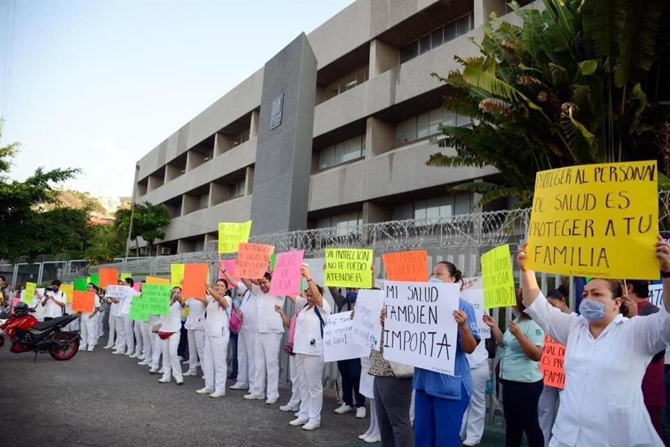 El Hospital 'Vicente Guerrero' del IMSS está ubicado en la zona de hospitales, en la avenida Adolfo Ruiz Cortines.