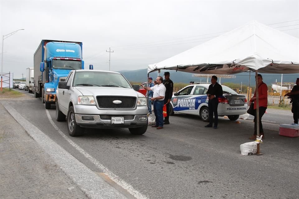 En los filtros sanitarios de Sabinas Hidalgo se registran nombres, direcciones y teléfonos de los visitantes, y se les hace un seguimiento.