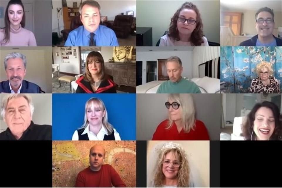 Catorce integrantes de la serie 'La Niñera' se reunieron nuevamente el lunes para deleitar a sus fans.