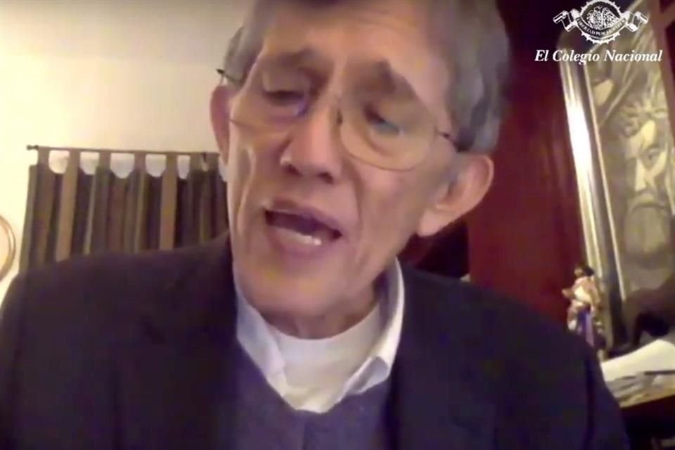 El primero en el ciclo fue el biólogo Antonio Lazcano, cuyas investigaciones sobre el origen y la evolución temprana de la vida fueron la base de su conferencia '¿Qué son los virus?'.
