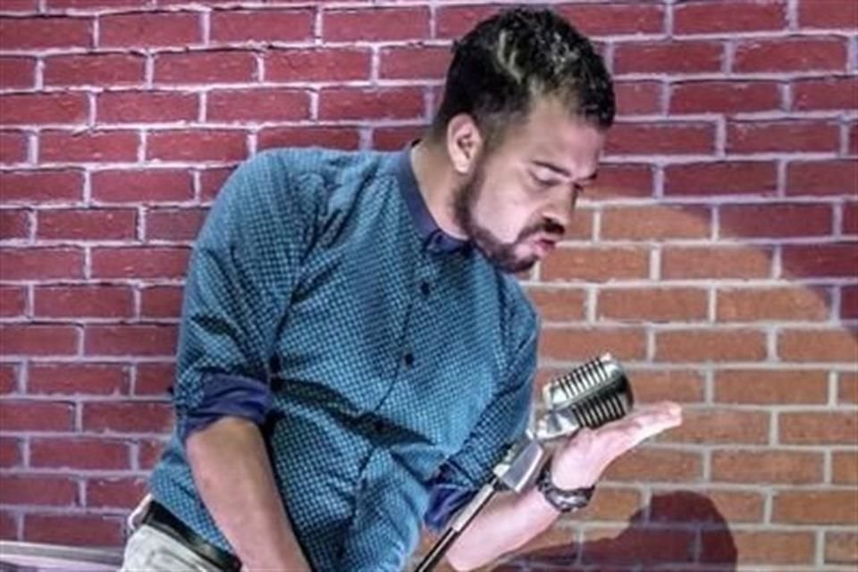 En su video, 'Soy David Show' se muestra transitando las calles, comprando víveres y usando un cajero automático tras haber dado positivo al Covid-19.