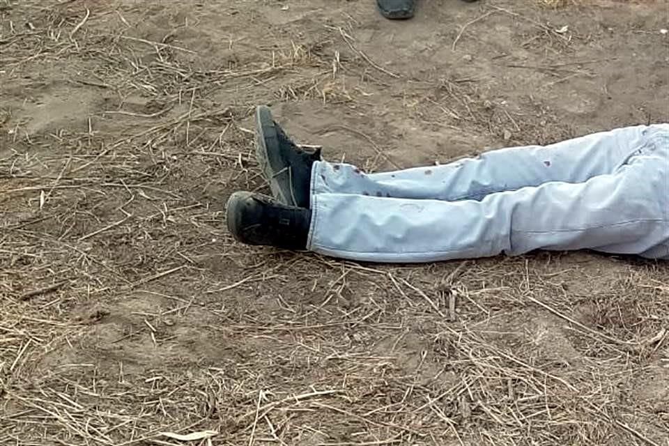 El cadáver del hombre tenía un balazo en la cabeza.