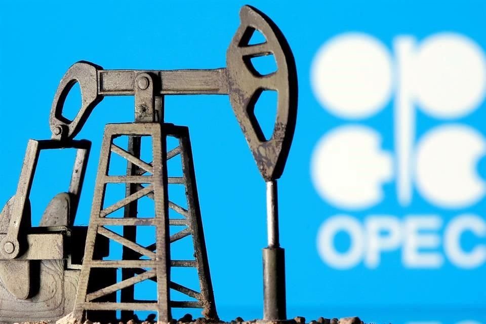 La producción de la Organización de Países Exportadores de Petróleo se redujo en 1.93 millones de barriles por día, a 22.69 millones por día el mes pasado.
