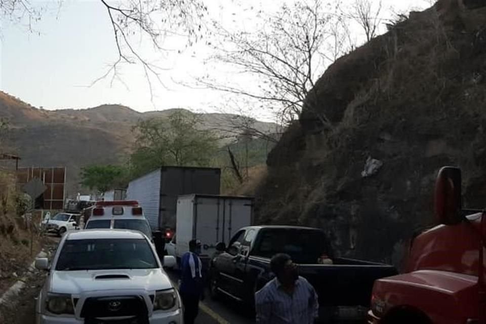 Esta medida, que afecta al resto de los ocho municipios de la Tierra Caliente, fue ordenada por el Alcalde priista de Arcelia, Adolfo Torales Catalán.