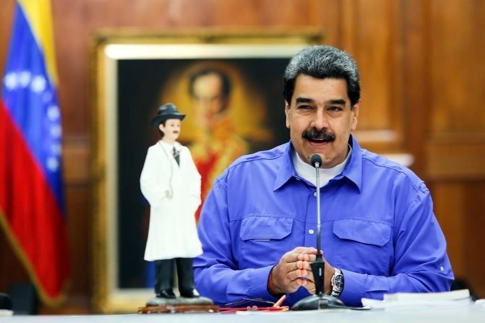 Estados Unidos acusó de narcoterrorismo, narcotráfico, corrupción y más cargos penales a Nicolás Maduro y a otros 14 funcionarios venezolanos de alto rango actuales y anteriores.