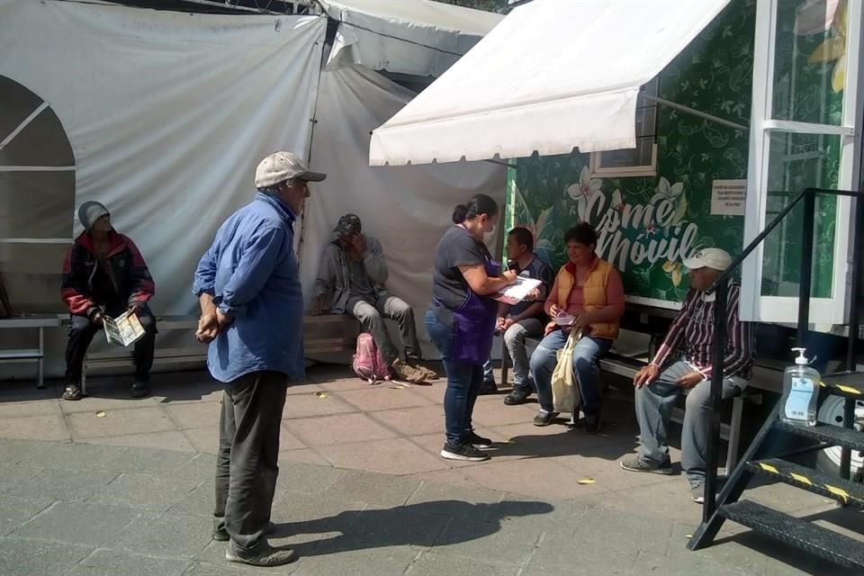 Los 10 comemóviles operan afuera de los hospitales de la CDMX con mayor afluencia.