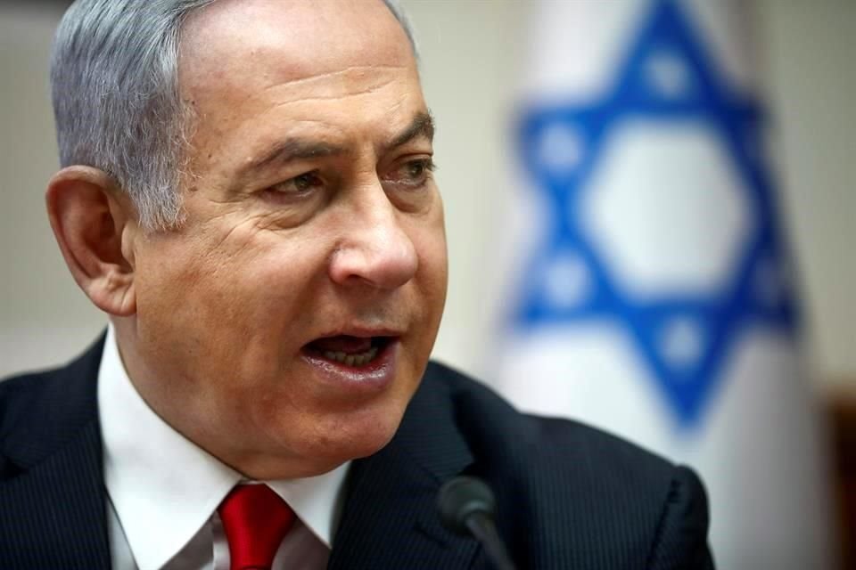 El Primer Ministro de Israel, Benjamin Netanyahu, podrá permanecer en su cargo mientras es investigado por corrupción.