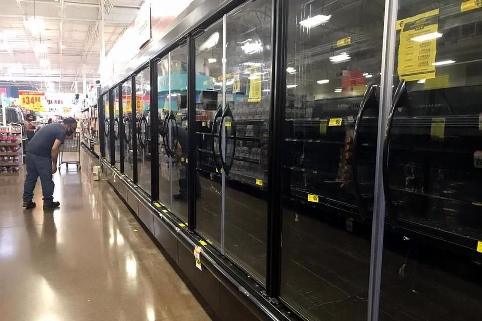 En los tiendas HEB Anáhuac y HEB Escobedo la cerveza nacional se encuentra agotada.