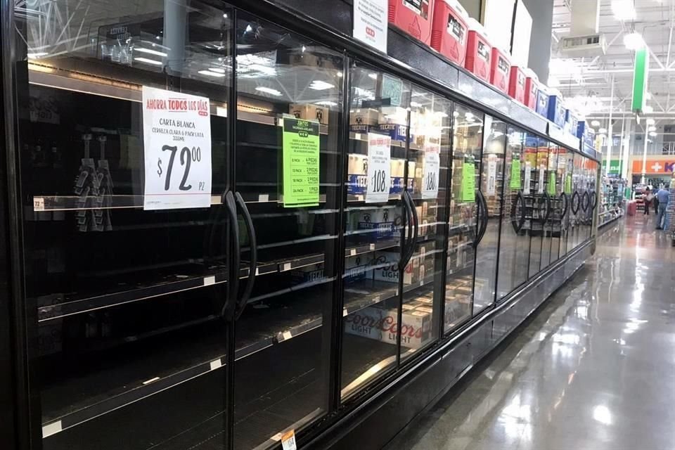 En los tiendas HEB Anáhuac y HEB Escobedo la cerveza nacional se encuentra agotada.