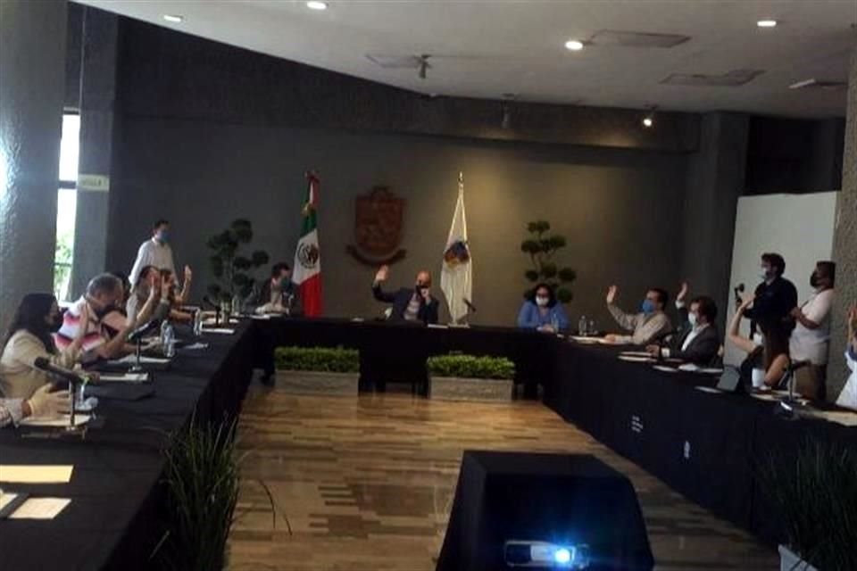 Cuatro regidores del PAN: Juan Gabriel Ramírez Conde, Karla Flores, Brenda Tafich y Eugenio Chapa; así como la independiente, Marcela Dieck votaron en contra.