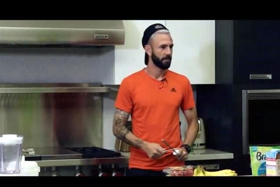 Miguel Layún debutó hoy como youtuber.