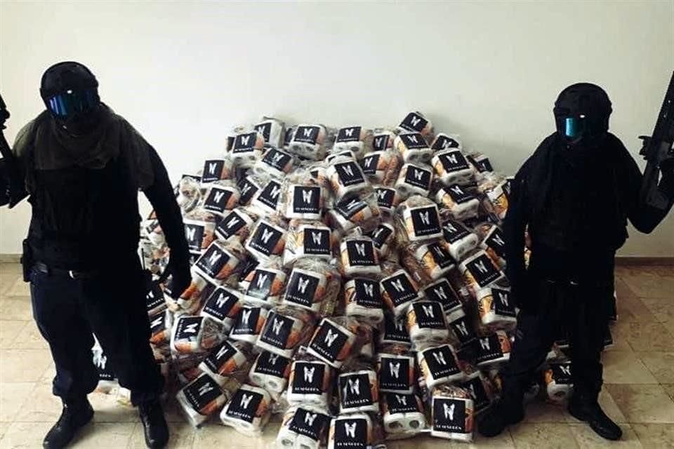 En redes sociales fueron difundidas imágenes sobre las despensas del presunto grupo criminal.