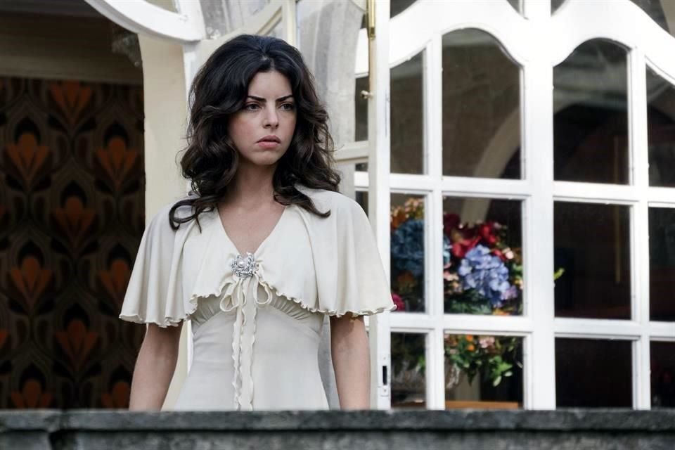 Isabel Burr interpretará a una rebelde Virginia de la Mora.