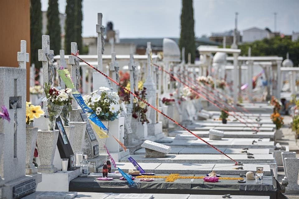 El Ayuntamiento de Guadalajara construye 700 fosas en el Panteón de Mezquitán para recibir cuerpos de personas víctimas de Covid-19.