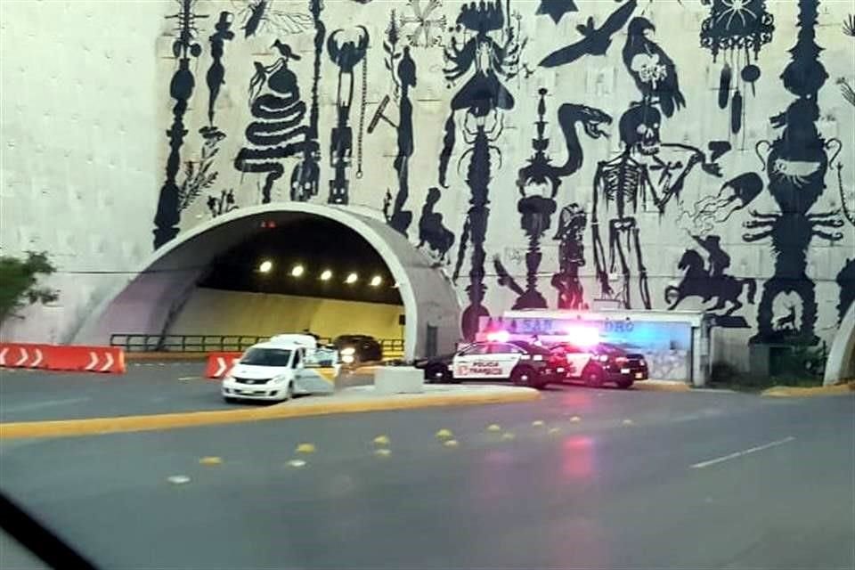 En el Túnel de la Loma Larga, en el sentido de Monterrey a San Pedro, fue instalado otro filtro.