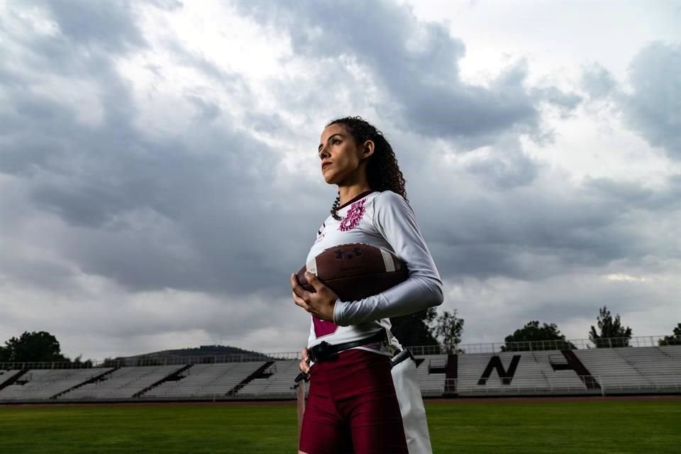Andrea Petrone, alumna del IPN, lidera su vida dentro y fuera del campo de juego.