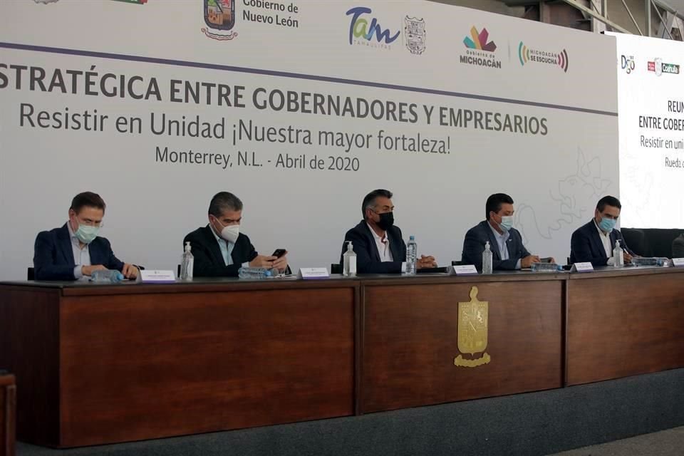 Los Gobernadores se reunieron con empresarios en el Horno 3 para definir una estrategia de reactivación económica. 