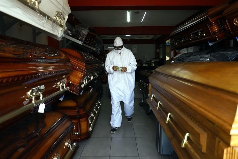 Profeco aseguró que pese al Covid-19, las funerarias no han modificado sus precios.