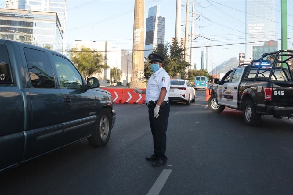 Elementos de Seguridad Pública invitaron a residentes y visitantes a usar el cubrebocas.