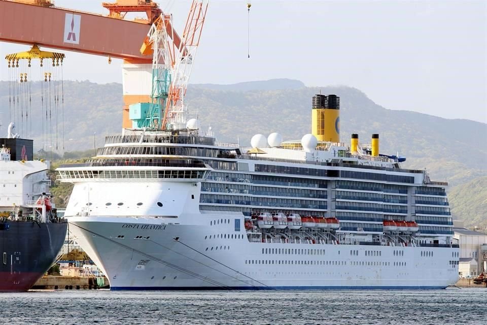 Japón informó que 148 tripulantes de crucero italiano, ubicado en costas de Nagasaki, están infectados por el nuevo coronavirus.