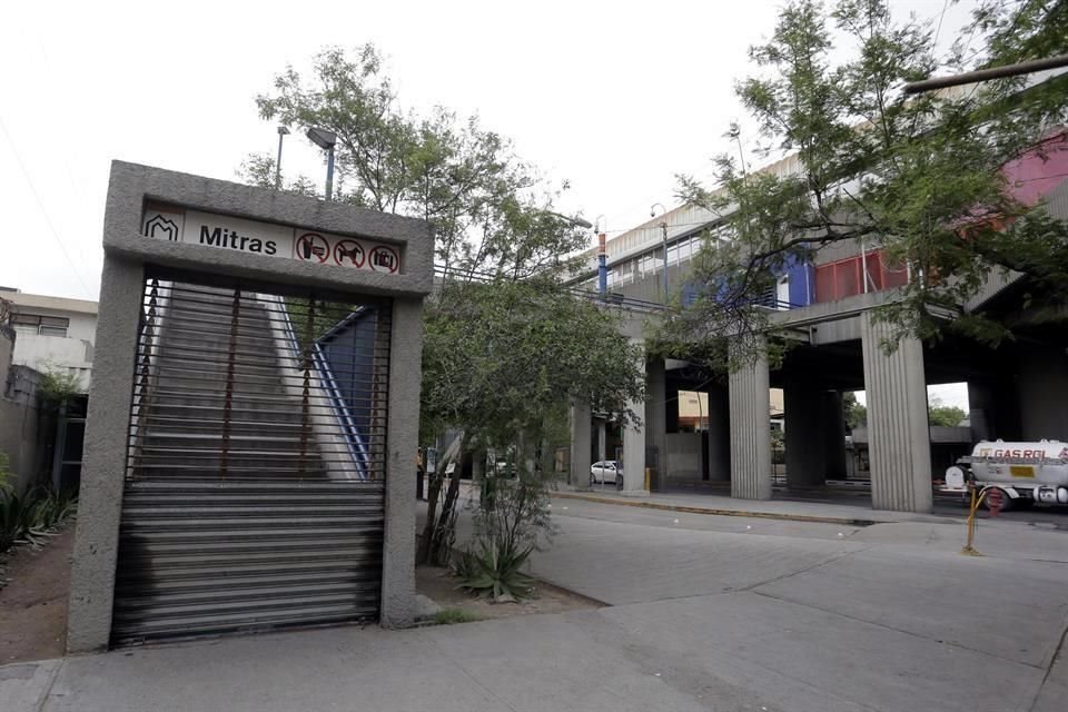 La Estación Mitras, que es un punto de transferencia, también fue cerrada.