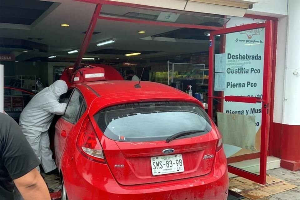 El accidente se registró cerca de las 12:10 horas en la Carnicería Cantú, ubicada cerca del cruce de la Avenida Raúl Salinas y la calle Galicia, en la Colonia Felipe Carrillo Puerto.