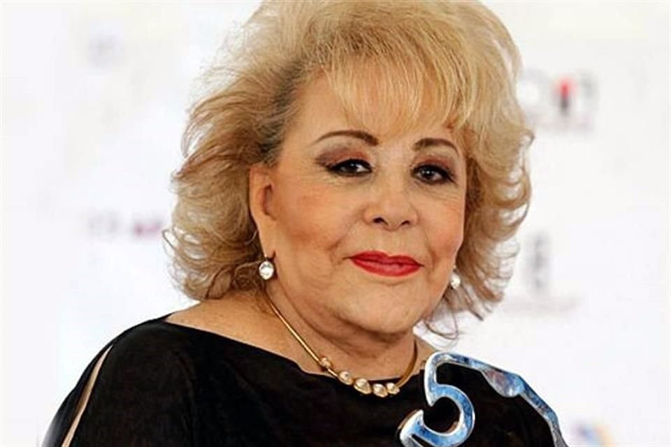 Silvia Pinal recibe terapias para que empiece a caminar nuevamente.