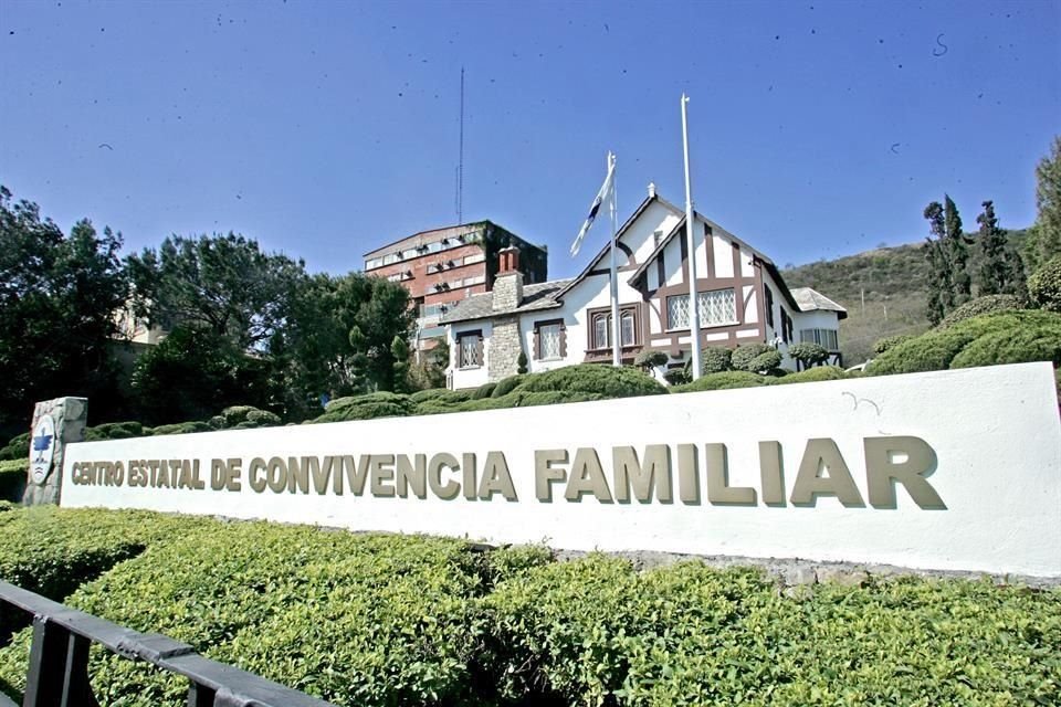 Las dos sedes del Centro Estatal de Convivencia Familiar del Poder Judicial, en el Obispado (arriba) y Contry Sol, se encuentran cerrados temporalmente.
