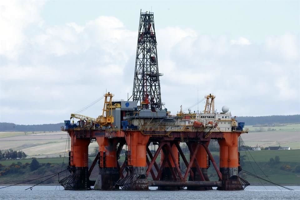 En el balance semanal, el Brent cedió un 5.3 por ciento, mientras que el WTI se derrumbó un 7.4 por ciento.