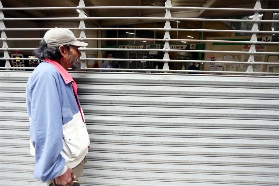 Un usuario se vio sorprendido cuando suspendieron el servicio del Metro.