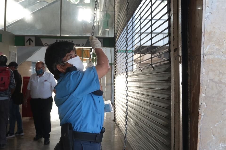   Sin embargo, minutos después, algunos usuarios seguían ingresando a la estación de Ecovía. 