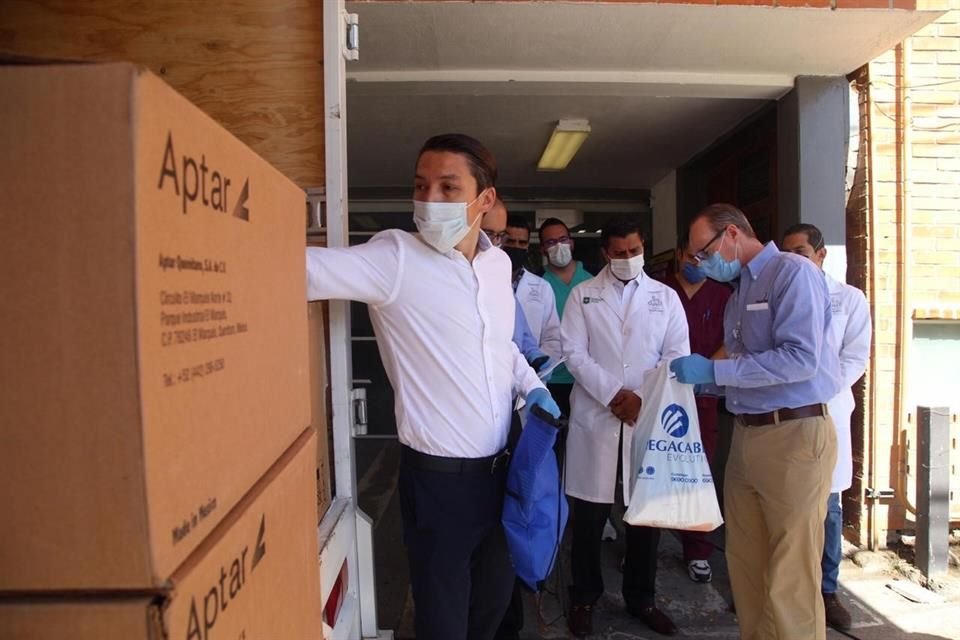 Ayer fueron entregados 290 kits al Antiguo Hospital Civil de Guadalajara y a la Cruz Verde Jesús Delgadillo Araujo.