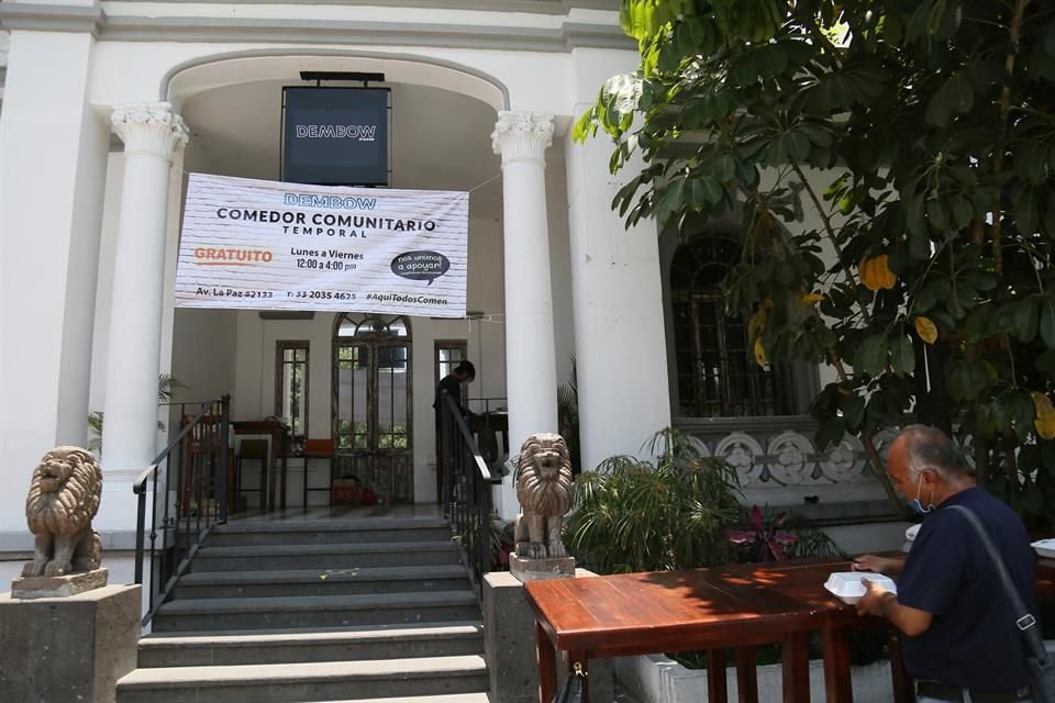 Dembow está en Avenida La Paz 2133, Colonia Americana.