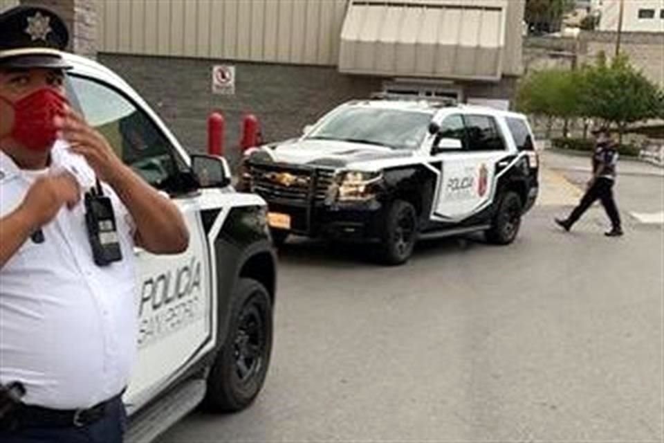 El delincuente lo amenazó con una pistola y le exigió su reloj Rolex GMT Máster II, de oro, con acero inoxidable, alrededor de las 19:30 horas del miércoles.