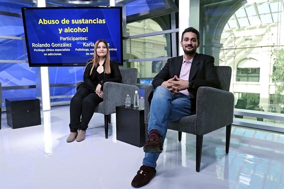 Karla Torres es politóloga, periodista y consejera en clínicas de centros de rehabilitación. Rolando González es un psicólogo experto en adicciones y director de la clínica Dimac.