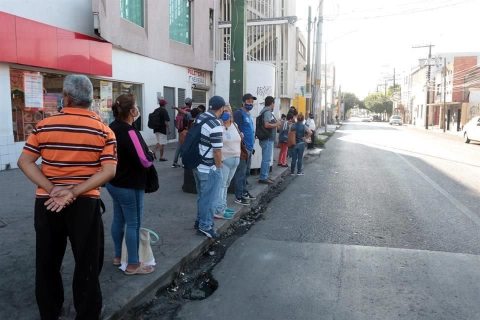 En un recorrido, se pudo constatar que algunas rutas no estaban operando, mientras que otras tardaban hasta más de una hora.