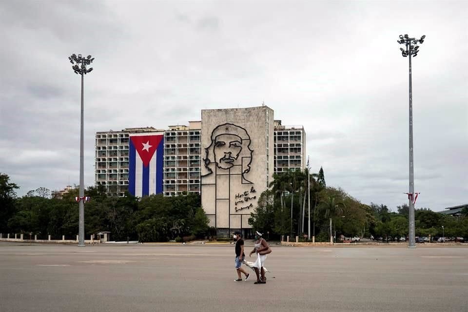 Por pandemia de Covid-19, Cuba celebró en balcones, en lugar de en la mítica Plaza de la Revolución, el 1 de mayo, Día del Trabajador.