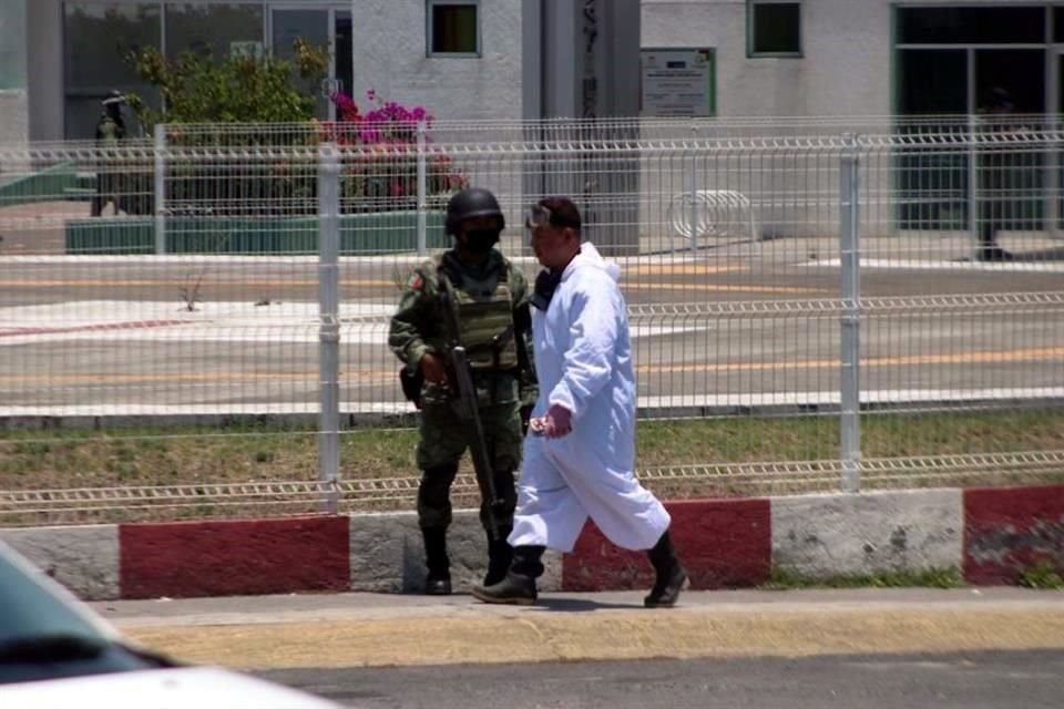 Los agentes fueron desplegados para proteger al personal de salud.