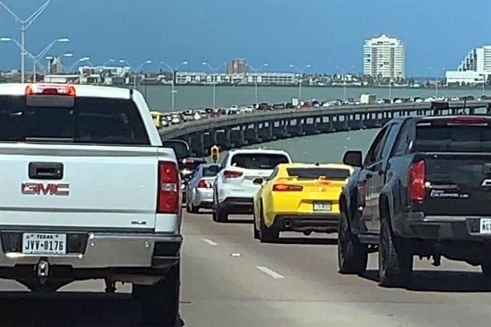 Decenas de turistas han visitado la Isla del Padre durante este fin de semana.