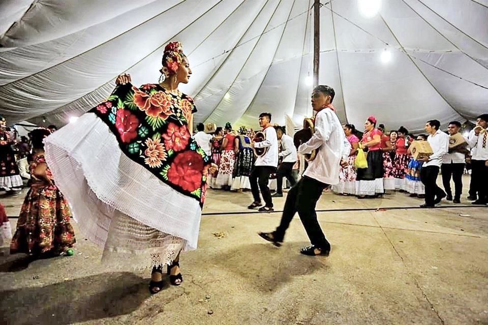 Las Velas de Juchitán son fiestas que combinan la devoción, el folclor y la tradición de la comunidad zapoteca.