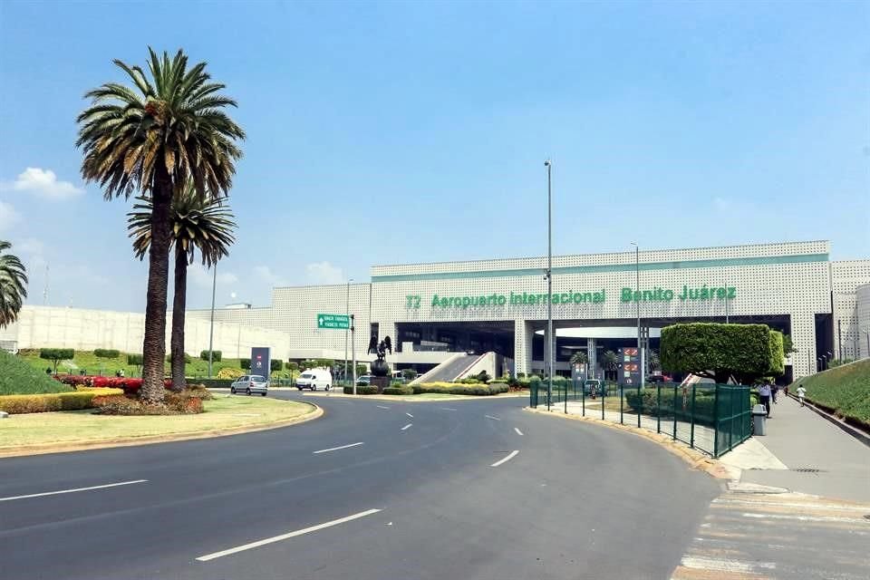 Un helicóptero Bell 206 modelo Jet Ranger fue presuntamente robado de un hangar del AICM, desde donde proveía servicios de taxi aéreo.